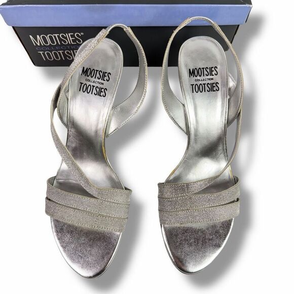 Mootsies Tootsies Shoes - Mootsie Tootsies MoMarker Silver Sandal size 8.5